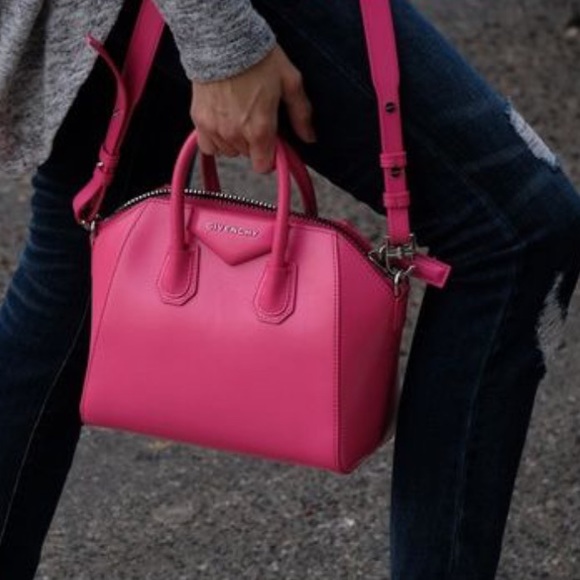 Givenchy
Antigona Leather Satchel - Picture 14 of 16